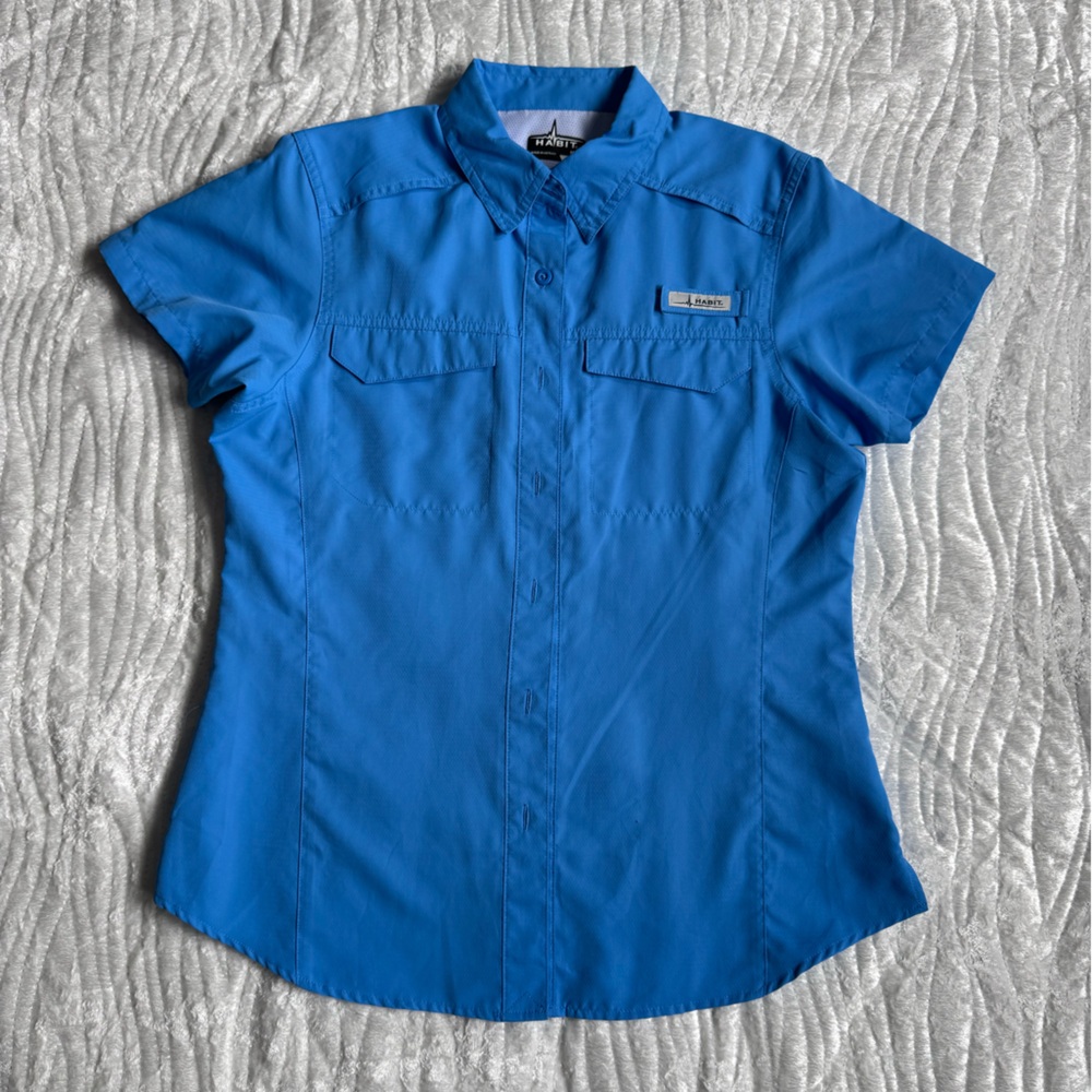 EUC!✨ Habit Women’s Short-Sleeve Button-Down Shirt - Blue